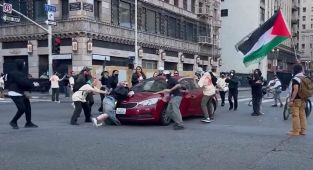 Anti-ICE protester learns painful lesson after trying to block car