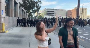 Couple faces backlash after getting engaged during 'No Kings' protest