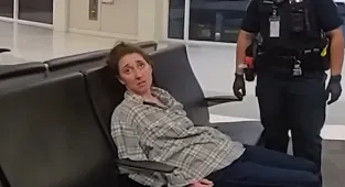 Drunk Karen learns harsh lesson after forcing entire plane to deboard