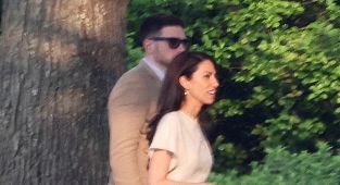 Ex-Hillary Clinton aide to marry George Soros' son in Hamptons wedding