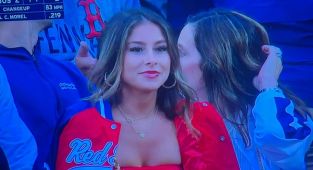 Fans go wild as cameraman can't stop zooming in on MLB player's sister