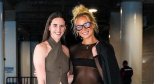 Fans go wild over 'hot' WNBA star Cunningham as she poses with Clark