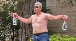 FBI storm Colorado terror suspect's home as blame shifts to Biden