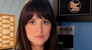 Hollywood star looks unrecognisable with her new look mystifying fans