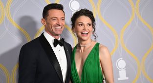Hugh Jackman's new lover Sutton Foster refuses questions on red carpet