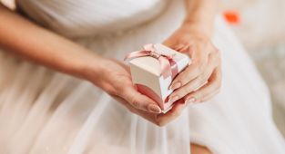 I'm angry only seven wedding guests gave a gift: VICKY REYNAL replies