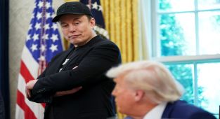 In face-off with Trump, Tesla shares plunge and Musk threatens NASA