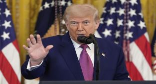 In nixing EV standards, Trump strikes at two foes: California and Elon Musk