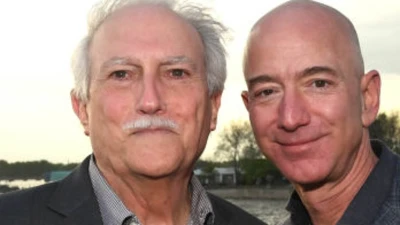 Jeff Bezos'  'rock', who will be by his side as he weds Lauren Sanchez