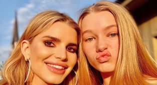 Jessica Simpson poses with mini-me daughter Maxwell