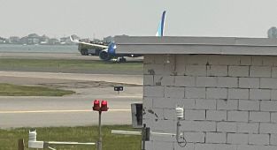 JetBlue flight misses RUNWAY at Boston Airport