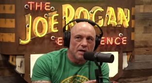 Joe Rogan reacts to Trump and Musk war in real time during interview