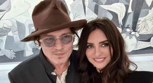Johnny Depp and Penelope Cruz snap smiling selfie during museum visit
