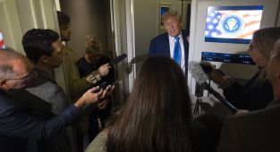 Kaitlan Collins has heated exchange with Trump aboard Air Force One