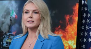 Karoline Leavitt brutally shoots down reporter's 'stupid question'