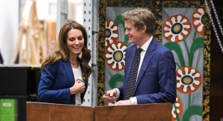 Kate puts on a trendy display as she attends V&A storehouse