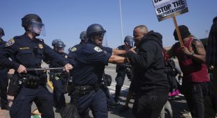 LA police swiftly enforce downtown curfew as protests continue