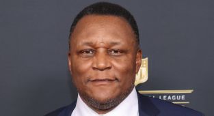 Legendary NFL running back reveals he has had a heart attack