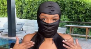 Lizzo shows off dramatic weight-loss in VERY tiny bikini