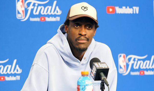 NBA fan tries to distract player taking free throws in remarkable way