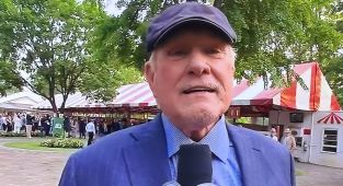 NFL legend slammed after making embarrassing mistake live at Belmont