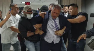 NYC's comptroller dramatically arrested by ICE outside court
