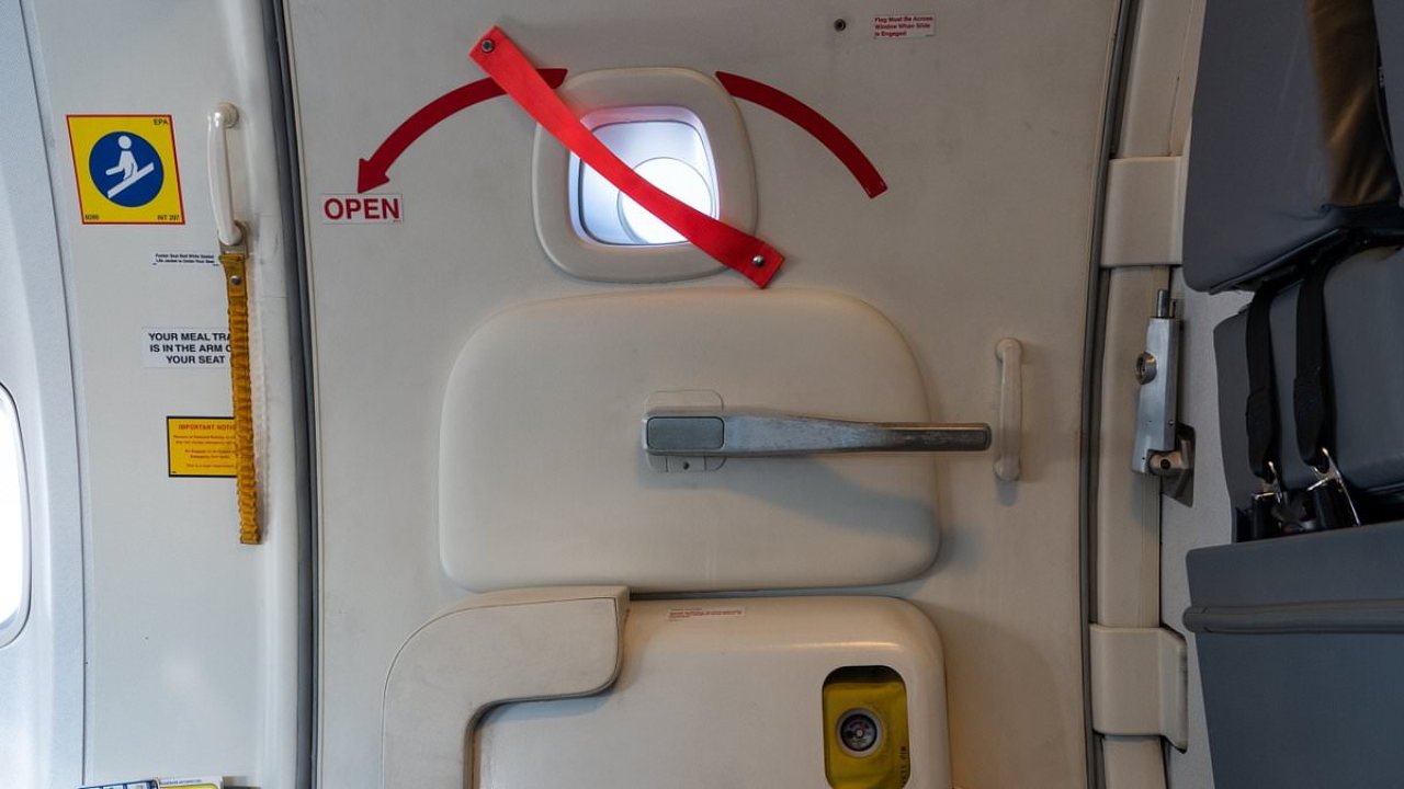 Pilot reveals what would happen if plane emergency exit door is opened