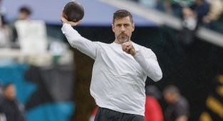 Pittsburgh Steelers slammed for signing 'washed up diva' Aaron Rodgers