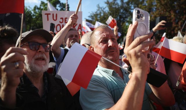 Poland presidential election on a knife-edge