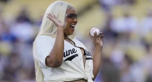 Post-Ozempic Lizzo baffles fans with odd first pitch at Dodgers game