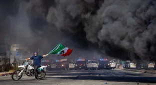 Protestor with Mexican flag hailed as symbol of anti-ICE riots in LA