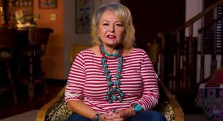Roseanne Barr reveals 'bribe' helped her find baby she gave up at 18
