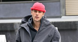 Secret anger inside Bieber that's left friends 'walking on eggshells'
