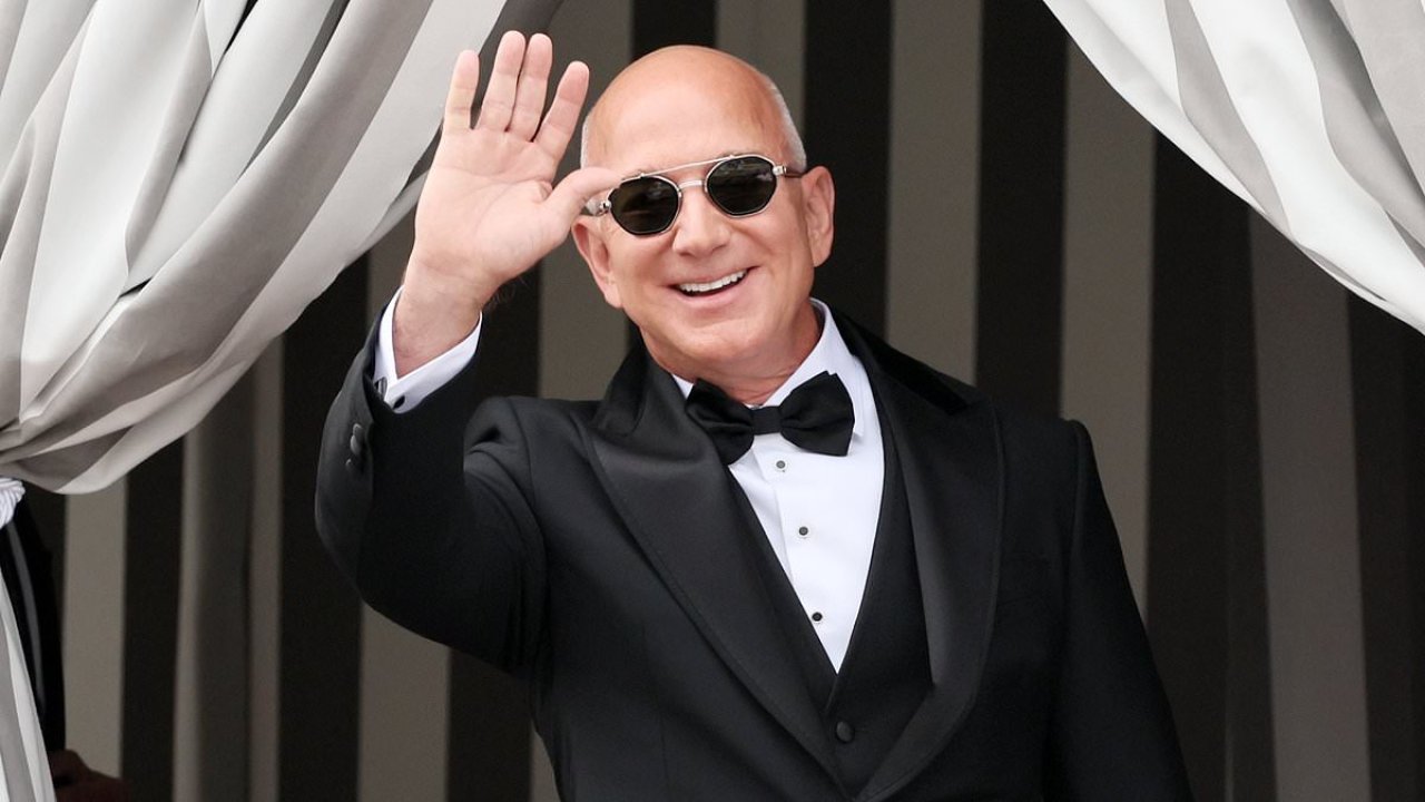 Stylist reveals Jeff Bezos' fashion faux pas at Lauren Sanchez wedding