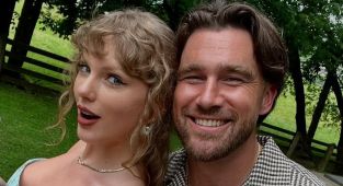 Taylor Swift and Travis Kelce fans convinced they are MARRIED