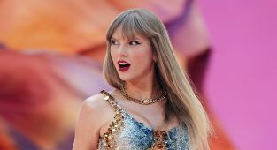 Taylor Swift fans convinced superstar sent them secret message