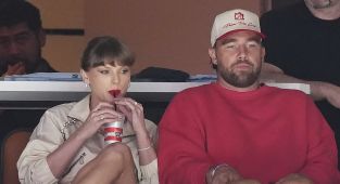 Taylor Swift fans spot sign about relationship with Travis Kelce