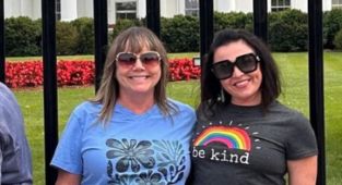 Teacher resigns over 'dangerous' t-shirt she wore to White House