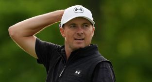 Terrifying moment Spieth nearly strikes a fan at close range