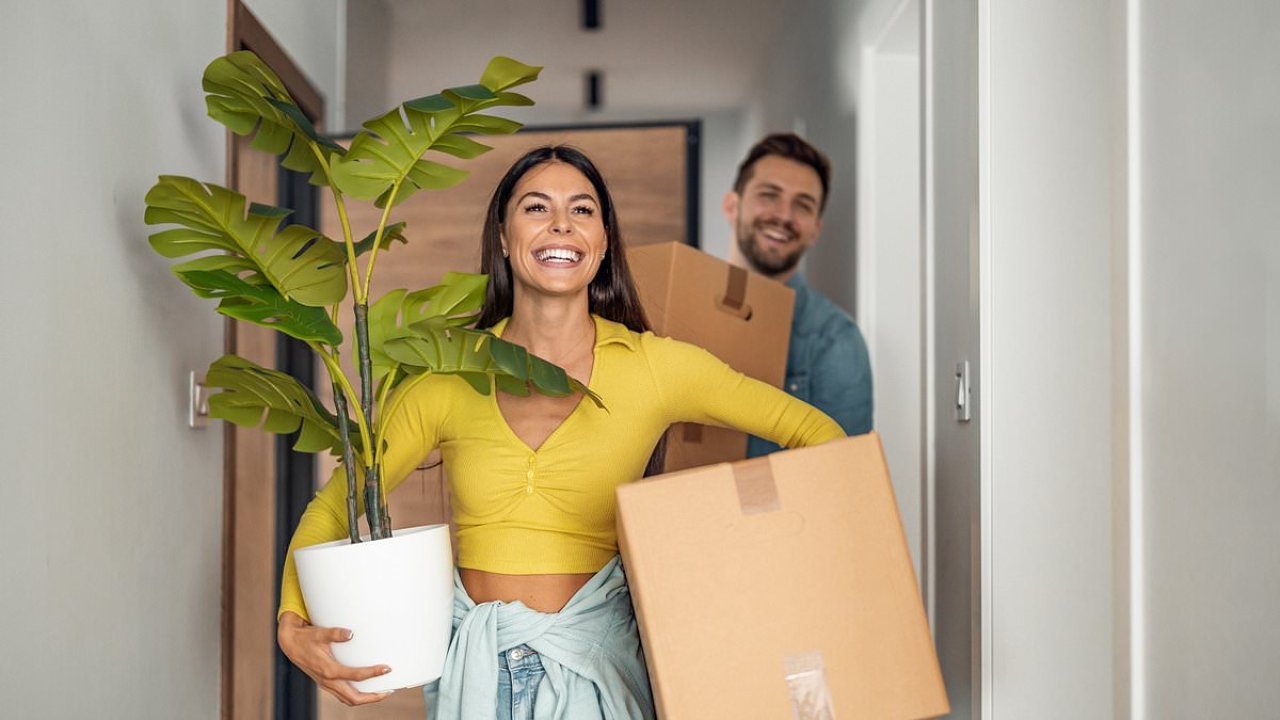 The exact age you should have left your hometown if you are 'clever'