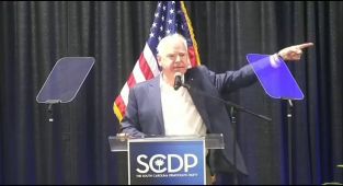 Top Democrat encourages crowd to BULLY 'cruel man'