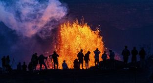 Tourist sparks rescue operation looking at Kīlauea volcano eruption