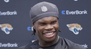 Travis Hunter's Jaguars teammate appears to scold rookie for dancing