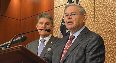 Türkiye karşıtı eski Senatör Bob Menendez 'yolsuzluktan' hapse atıldı
