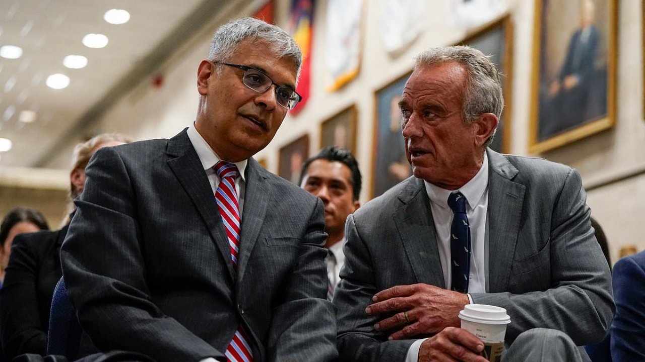Unfathomable moment top health official indulges in cancer-causing act