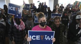US federal authorities arrest dozens for immigration violations across Los Angeles