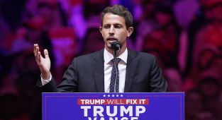 US territory considers rejoining Spain