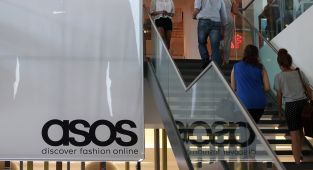Woman is hit with $1,200 tariff bill after ordering clothes online
