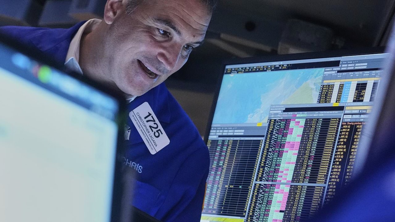 American firm becomes first in the world to be worth $4 TRILLION