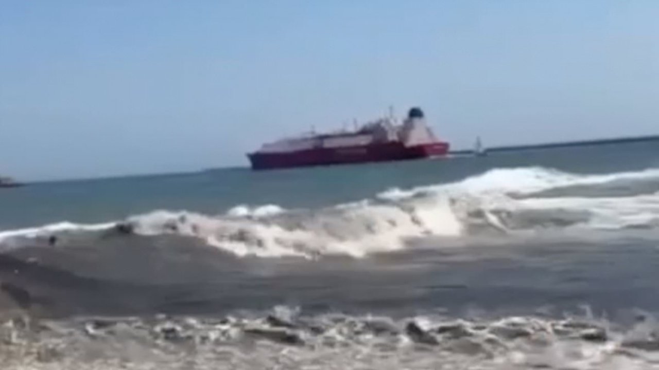 Beachgoers scream as huge wave leaves eight injured in Spain